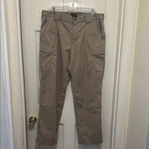 NWOT Men’s 5.11 Stryke Tactical Khaki Cargo Pants Size 40/32